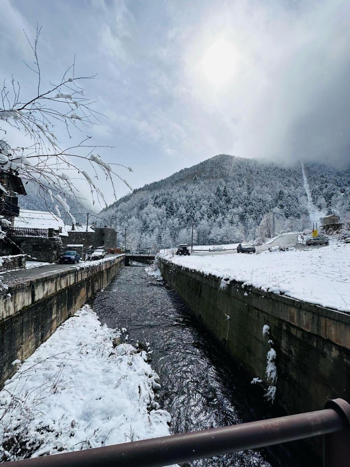 Hotel Valls Valira Os de Civís Exteriér fotografie